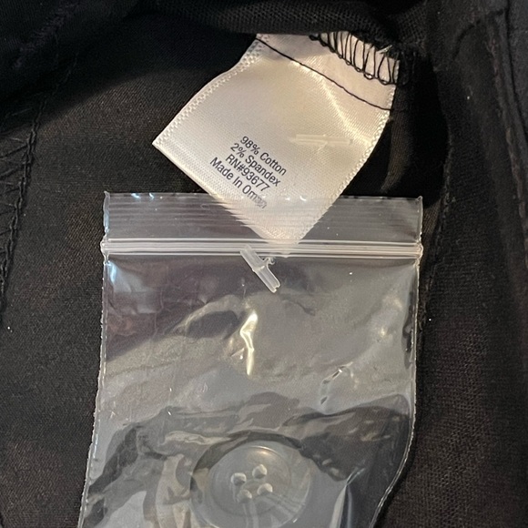 St. John’s Bay black capris - Picture 3 of 5